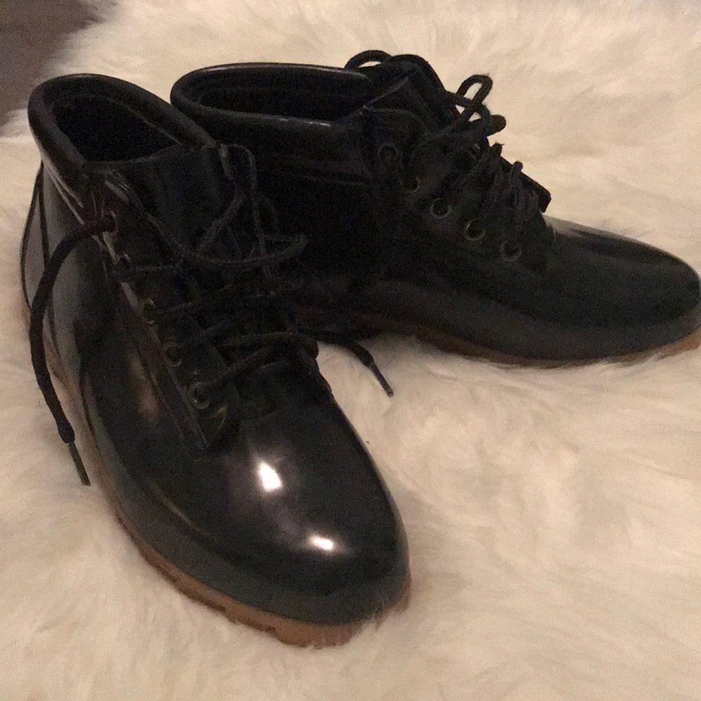 SOLD - Lands’ End rain boots